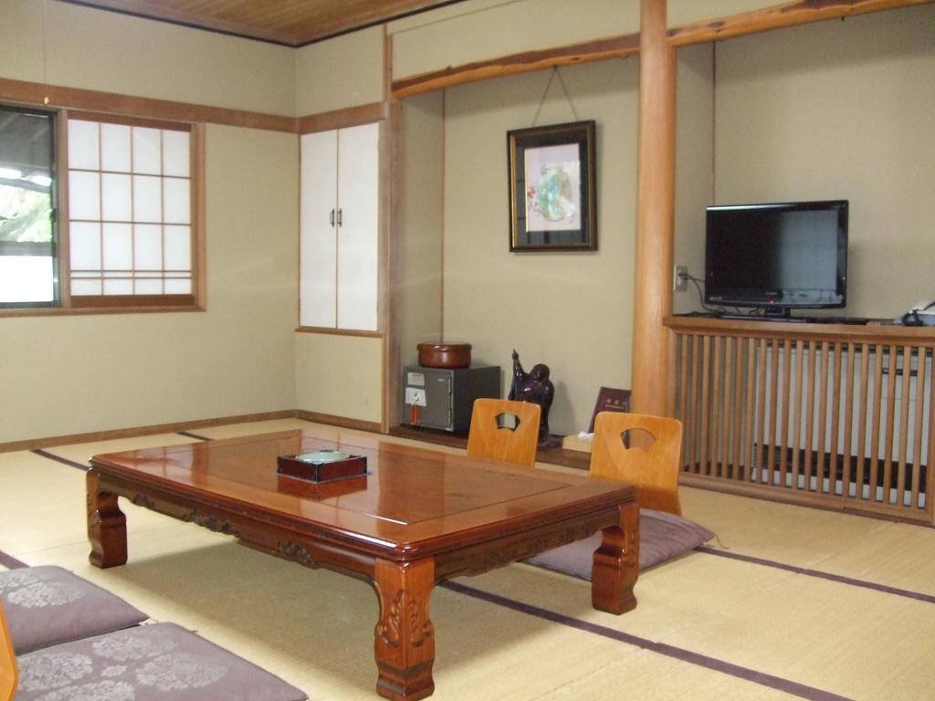 Marunaka Ryokan Matsumoto Zimmer foto