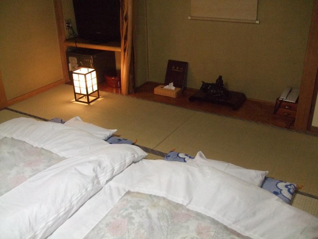 Marunaka Ryokan Matsumoto Zimmer foto