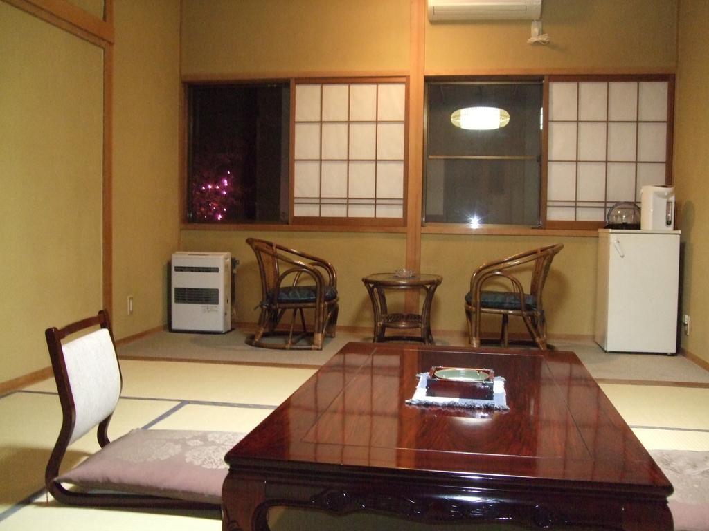 Marunaka Ryokan Matsumoto Zimmer foto